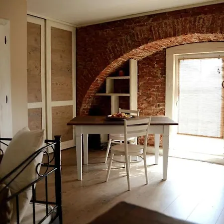 Originálne Bývanie V Starej Sýpke Z Roku 1828.