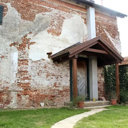 Originálne Bývanie V Starej Sýpke Z Roku 1828. Bretejovce