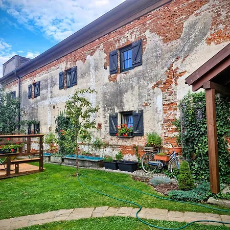 Апартаменты Originalne Byvanie V Starej Sypke Z Roku 1828. Bretejovce